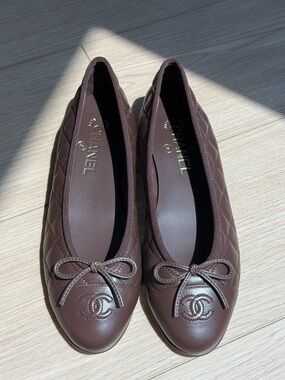 CHANEL Brown Quilted Leather Ballet Flats with CC Bow